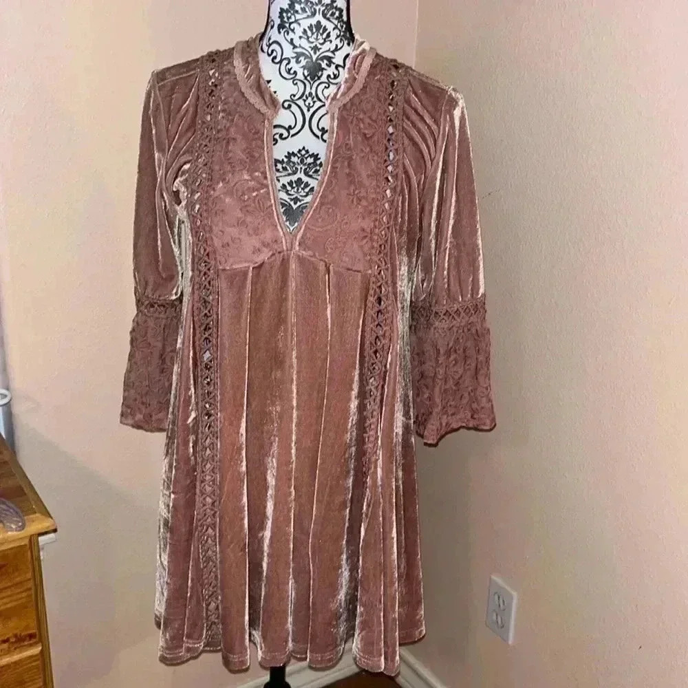 Boho oversized dress POL size small Pit to pit 21” stretches to 23”